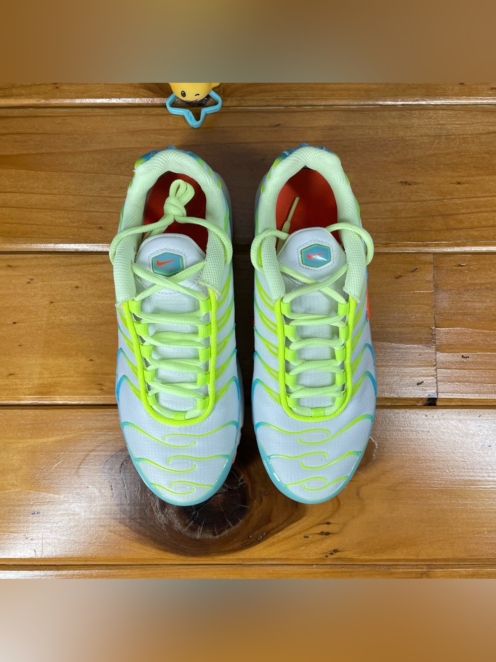 Nike Air Max Plus TN GS Size 6Y / Womens 7.5 White Blue Volt Orange CJ9930-400 - Picture 3 of 16